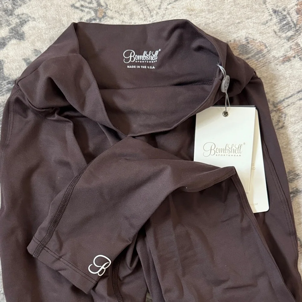 NWT XS bombshell Sportswear Hi-rise leggings with back pockets and scrunch - Picture 3 of 4